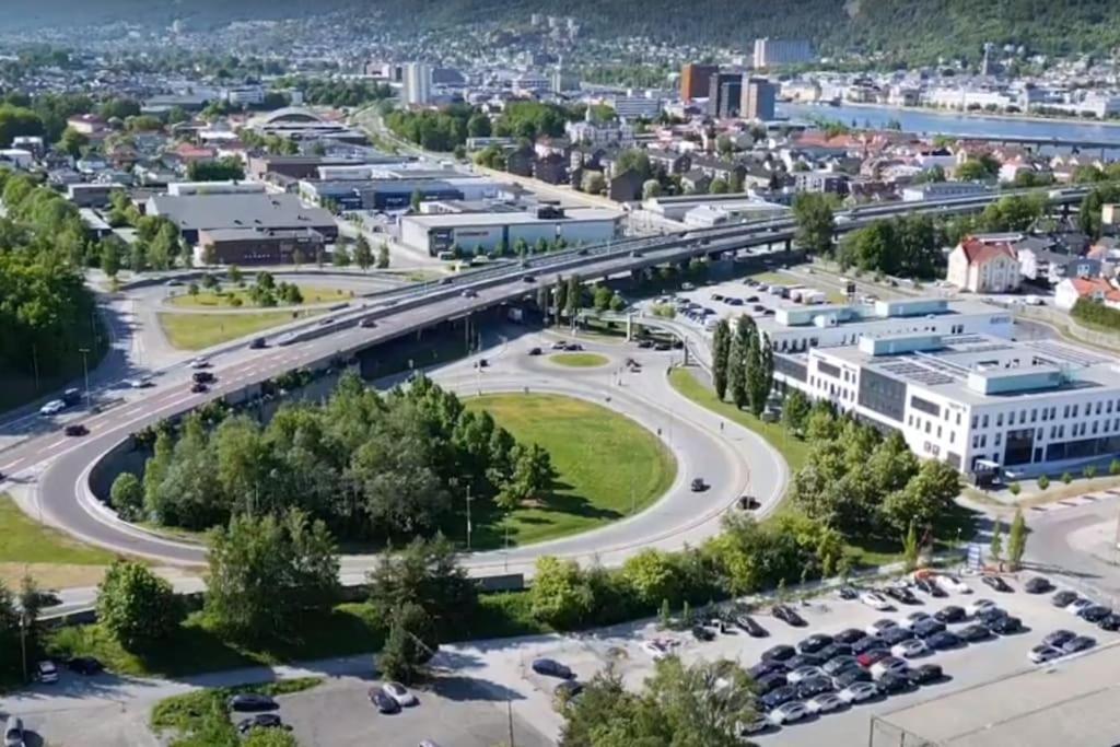 Апартаменты Fin Sentralt Hybel I Драммен Экстерьер фото